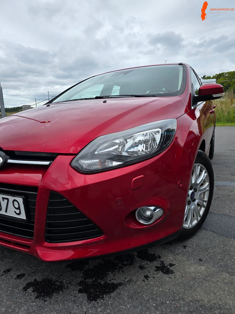 ford-focus-16-titanium-11-800-mil-fin-valvardad-vinterdack-dubb-med-falgar
