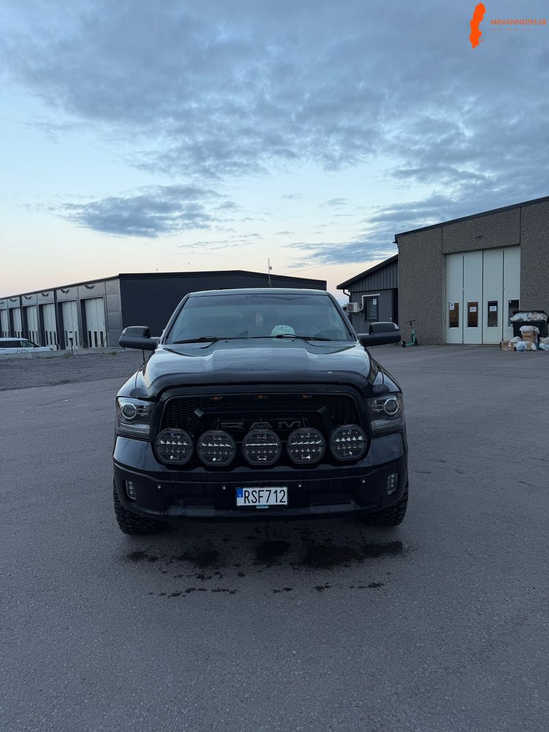 dodge-ram-1500-30-ecodiesel-30-d-v6-4x4