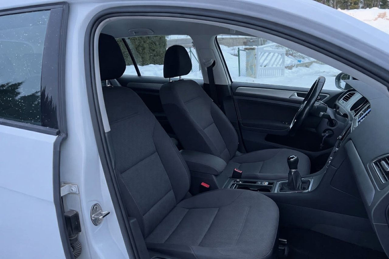 volkswagen-golf-sportscombi-16-tdi-dpf-bluemotion