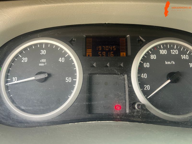 opel-vivaro-i-bra-skick-med-fungerande-ac