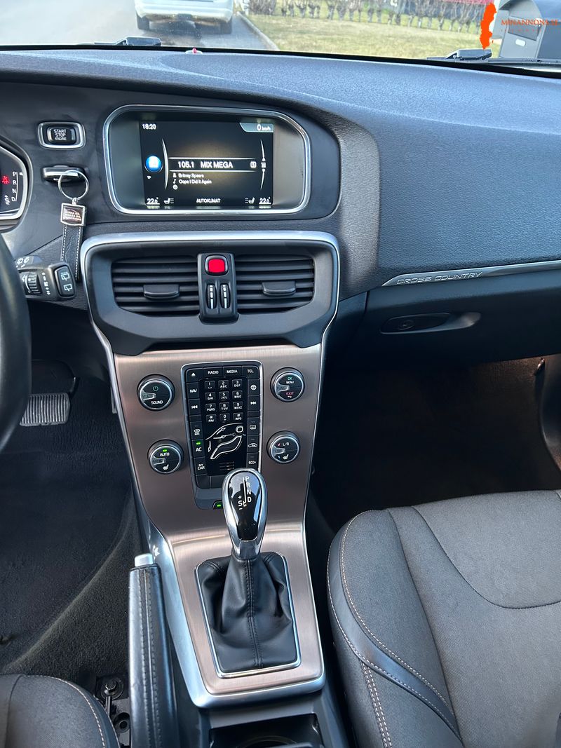 volvo-v40-cross-country-d2-20-fwd