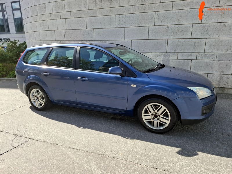 ford-focus-20-ghia-kombi-06-automat