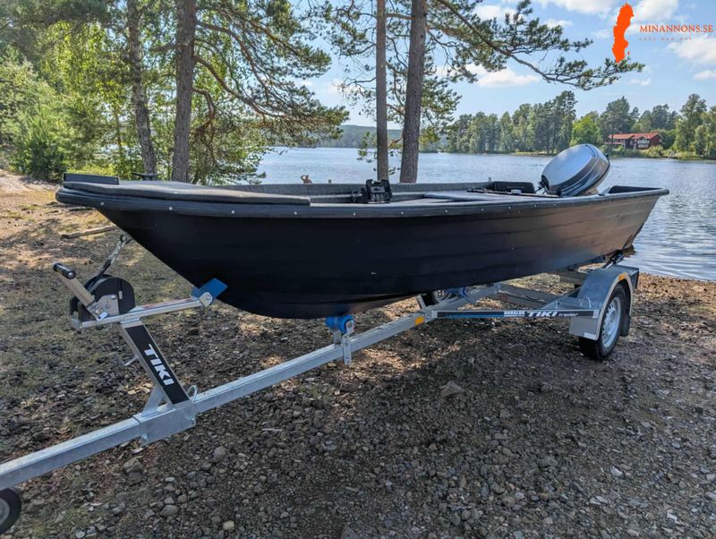 fiskebat-med-kastdack-och-motor