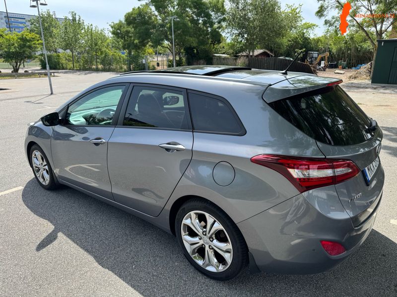 hyundai-i-30-16-crdi-panoramatak-nyservad