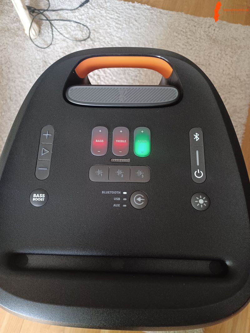 jbl-partybox-310-i-fint-skick