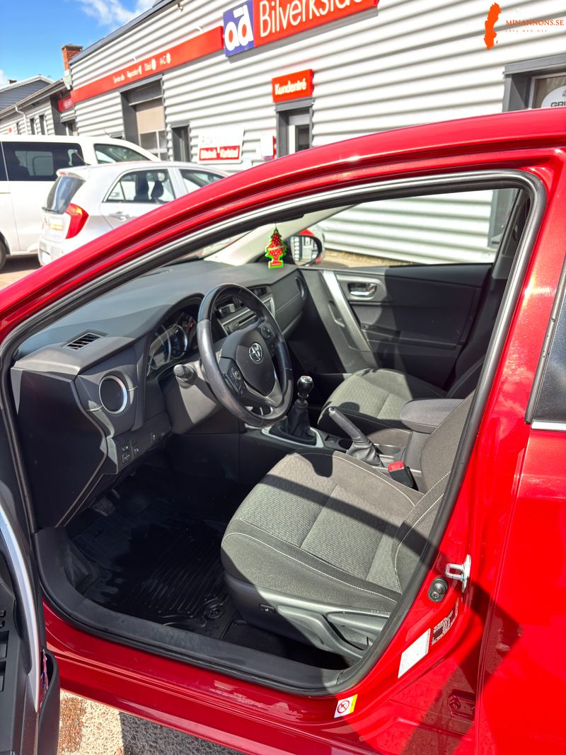 toyota-toyota-auris-14-d-4d-fwd