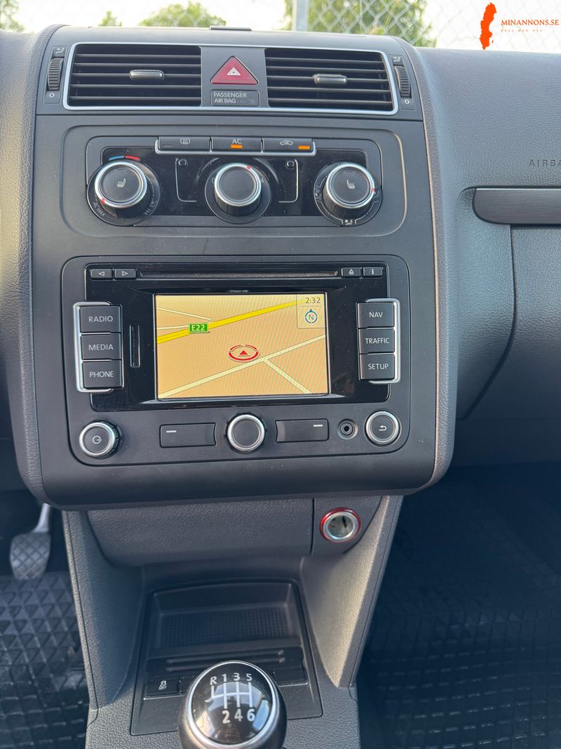 volkswagen-touran-14-tsi-fwd