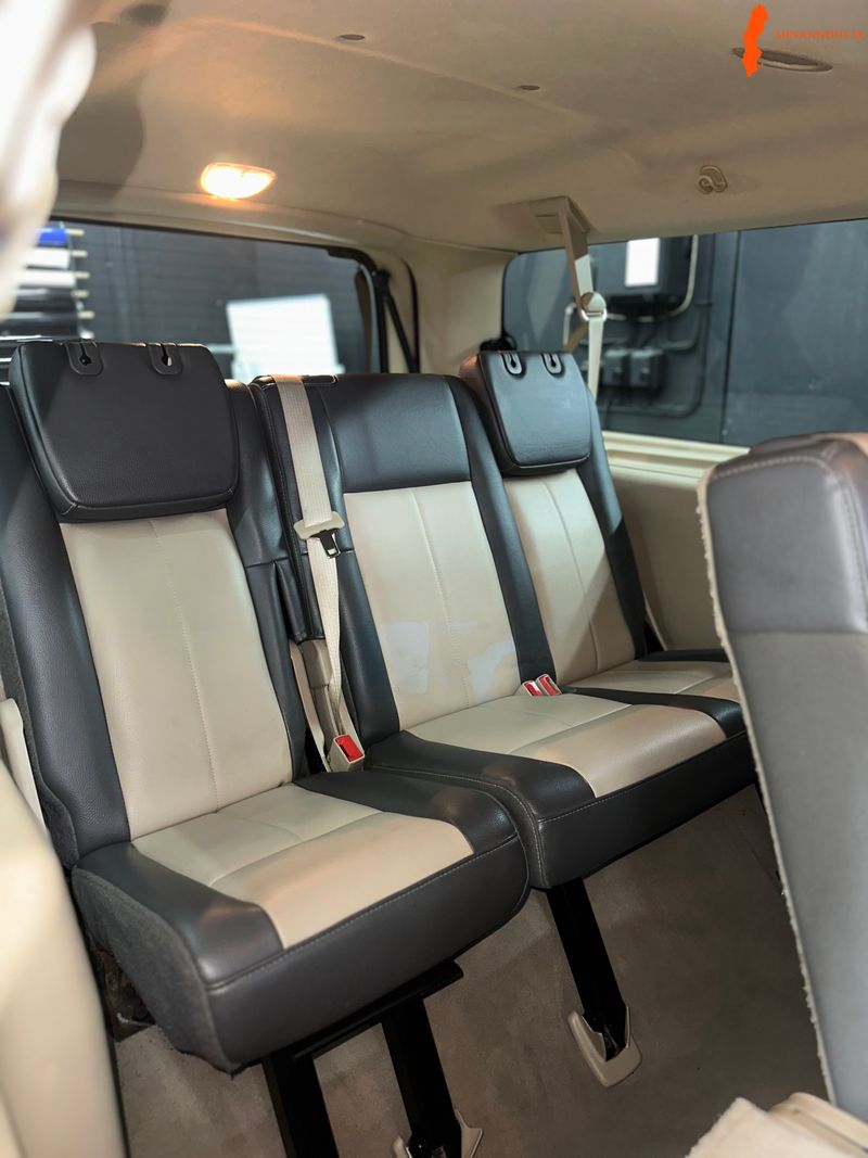 ford-ford-expedition-el-v8-299hk-8-sits