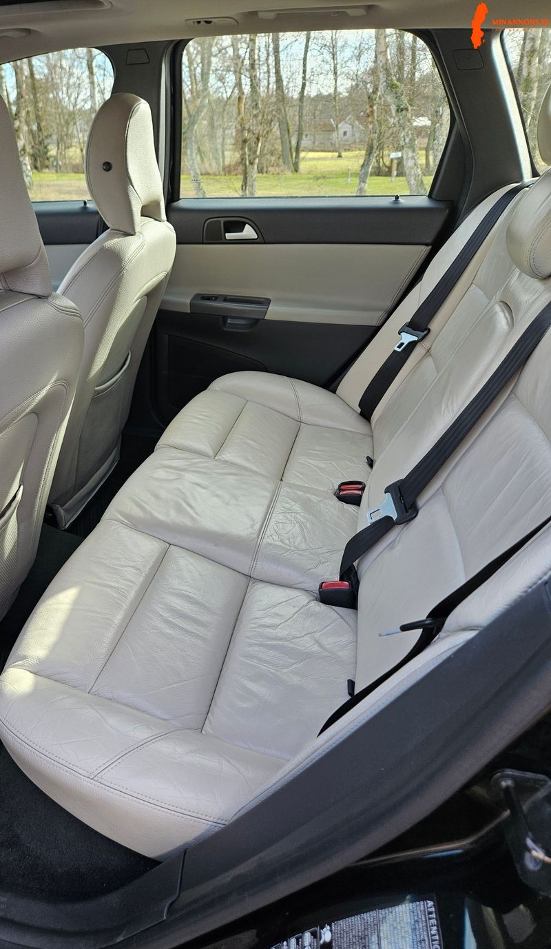 volvo-v50-24i-nybesiktad-och-nyservad
