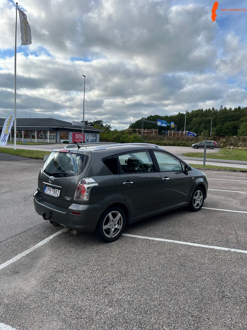 toyota-toyota-corolla-verso-18-vvt-i-fwd