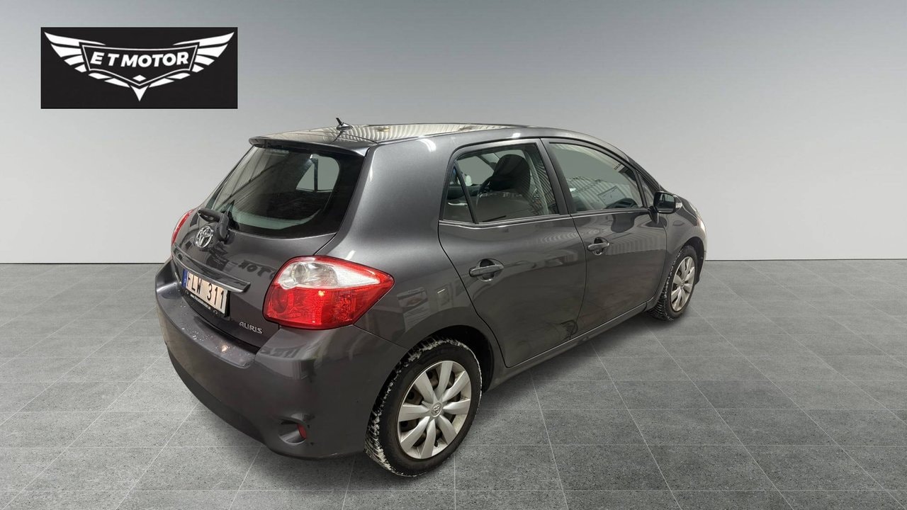 toyota-auris-5-dorrar-16-valvematic-manuell-132hk-2011