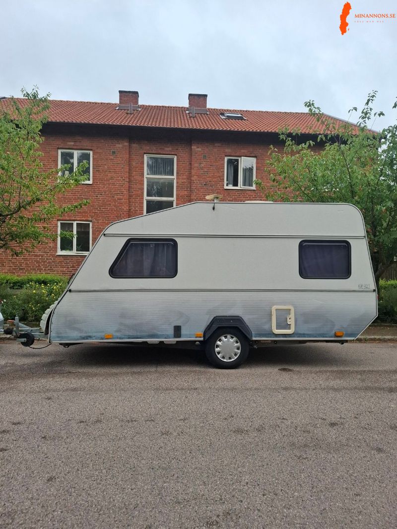 fullt-utrustad-liten-husvagn-till-salu