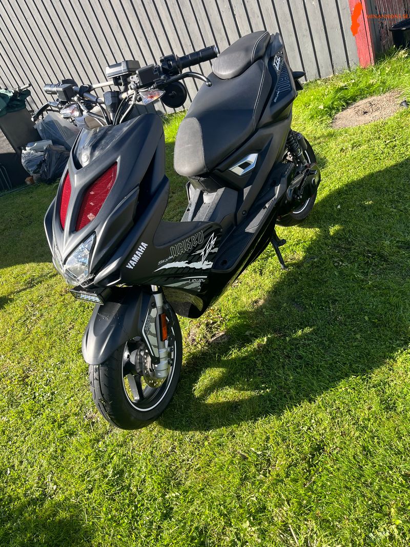 yamaha-aerox-2016-naked