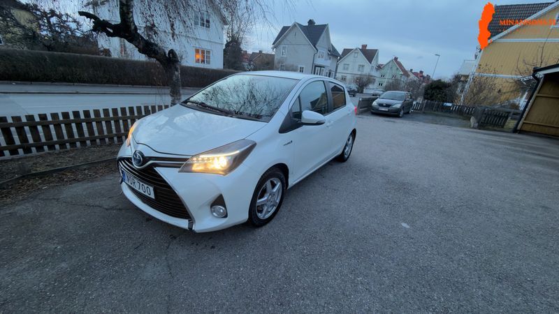 toyota-yaris-15-hybrid-2015-automat