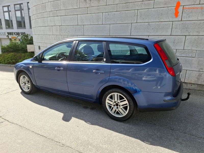 ford-focus-20-ghia-kombi-06-automat
