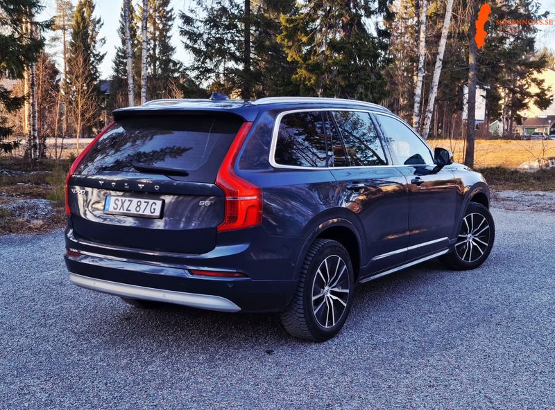 volvo-xc90-b5-momentum-awd