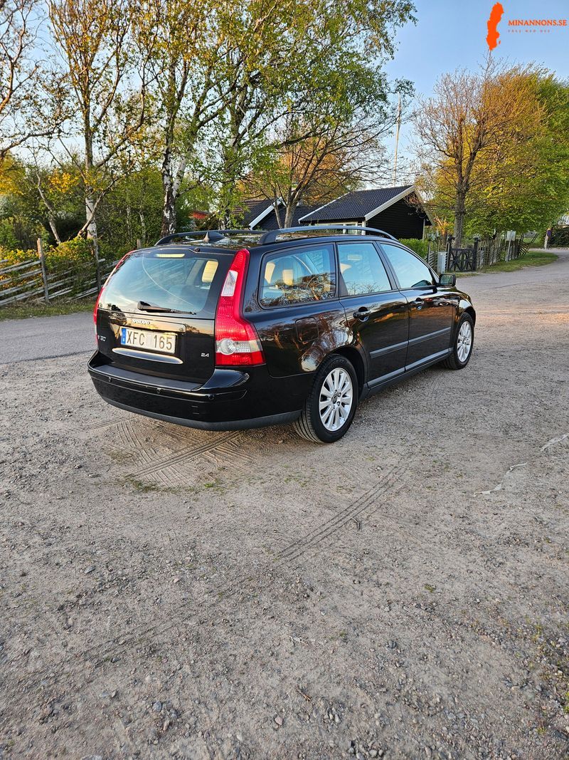 volvo-v50-24i-nybesiktad-och-nyservad