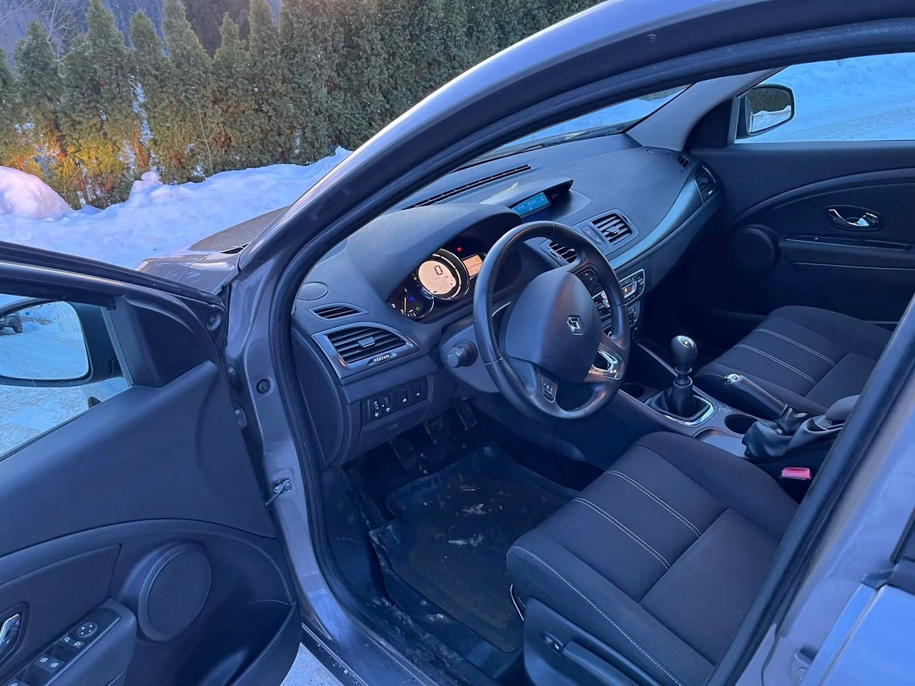 renault-megane-grandtour-15-dci