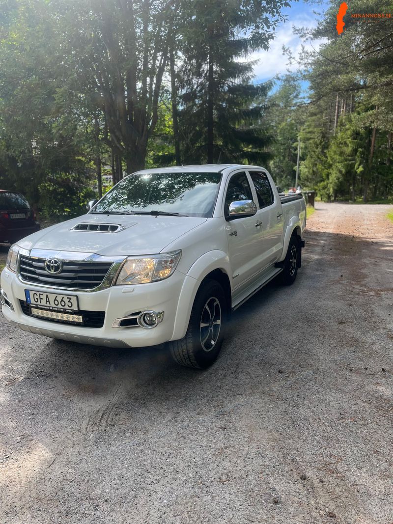 toyota-toyota-hilux-d-cab-30-d-4d-4wd