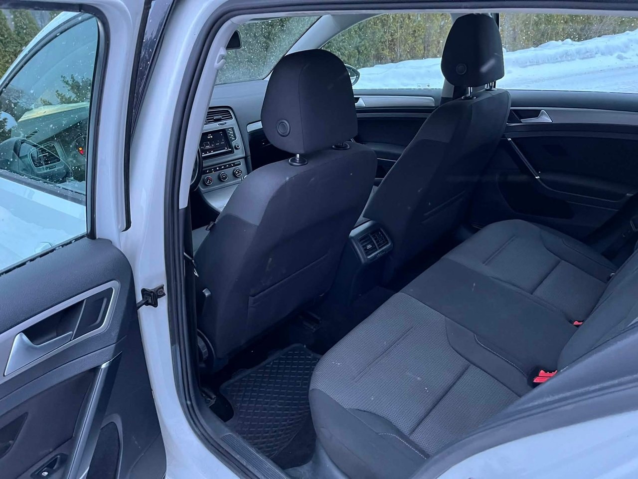 volkswagen-golf-sportscombi-16-tdi-dpf-bluemotion