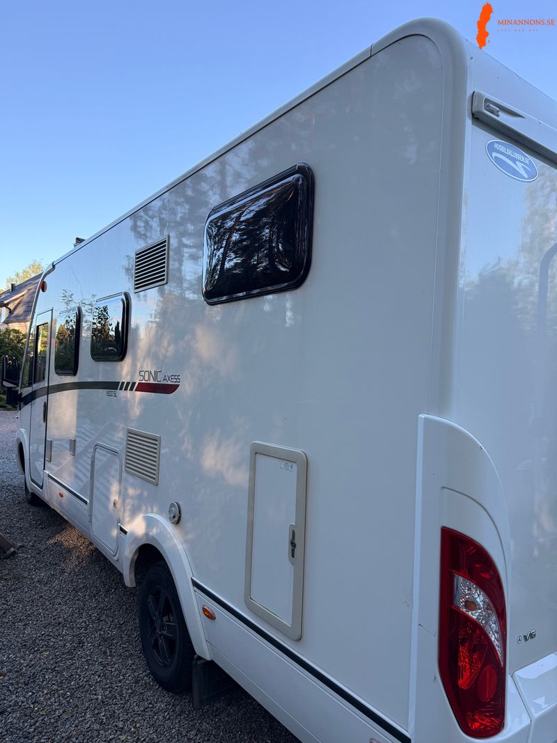adria-sonic-i-600-sl-langbaddarsolcellerac-bodel