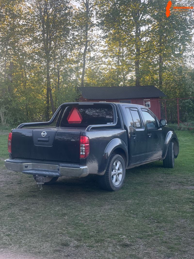 nissan-navara-d40-2011-a-traktor