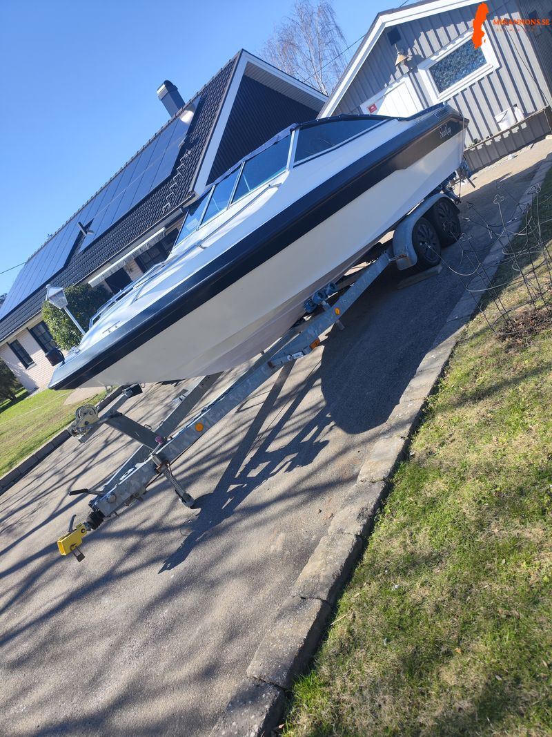 searay-cuddy-200-80trailer