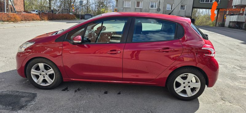 peugeot-208-5-dorrar-12-vti-82-manuell-82hk-2014