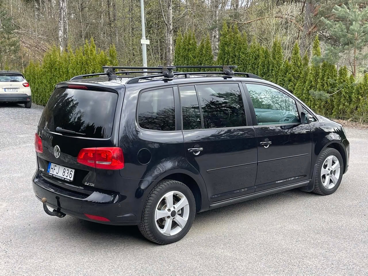 volkswagen-touran-7-seater-20-tdi-dpf