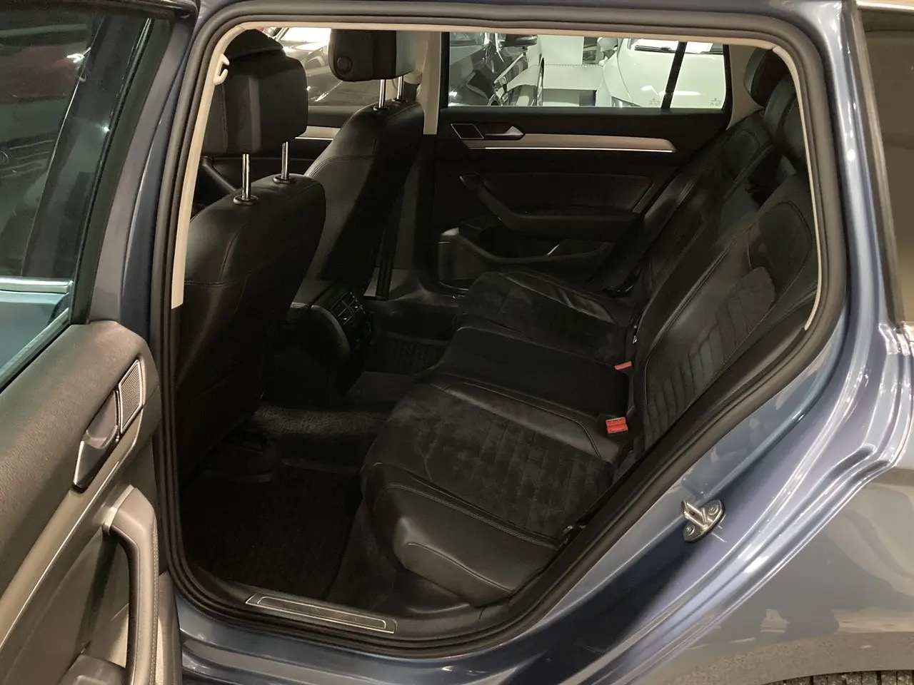 volkswagen-passat-sportscombi-20-tdi-dpf-scr-bmt