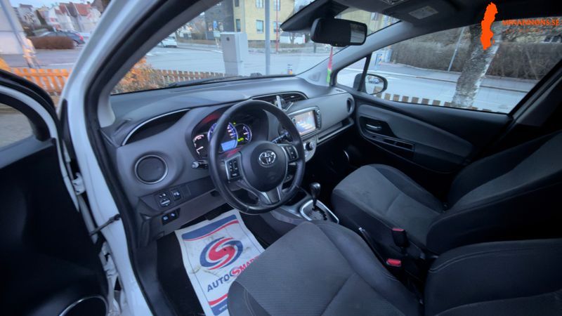 toyota-yaris-15-hybrid-2015-automat