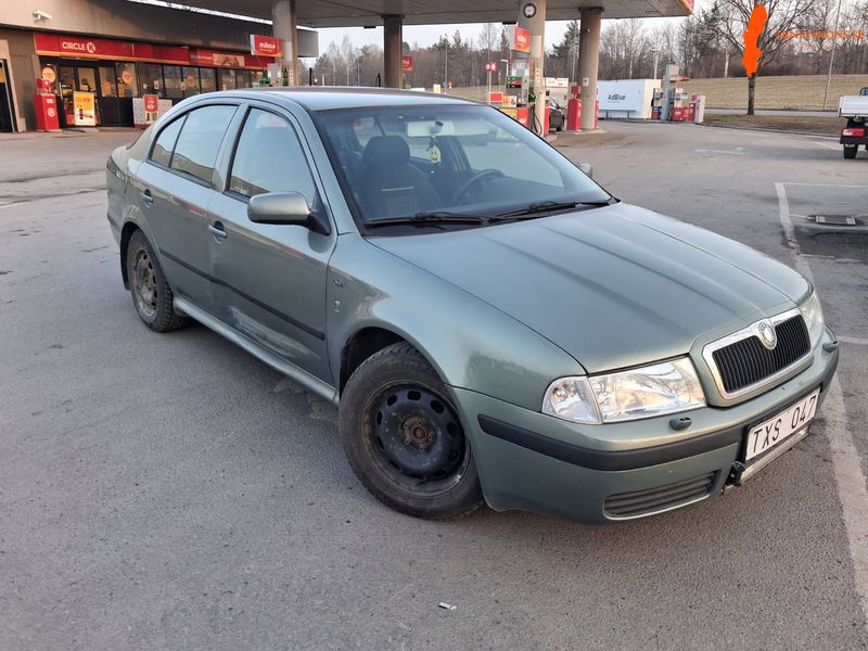 skoda-octavia-tour-16-mpi-manuell-102hk-2003-5-vaxlar