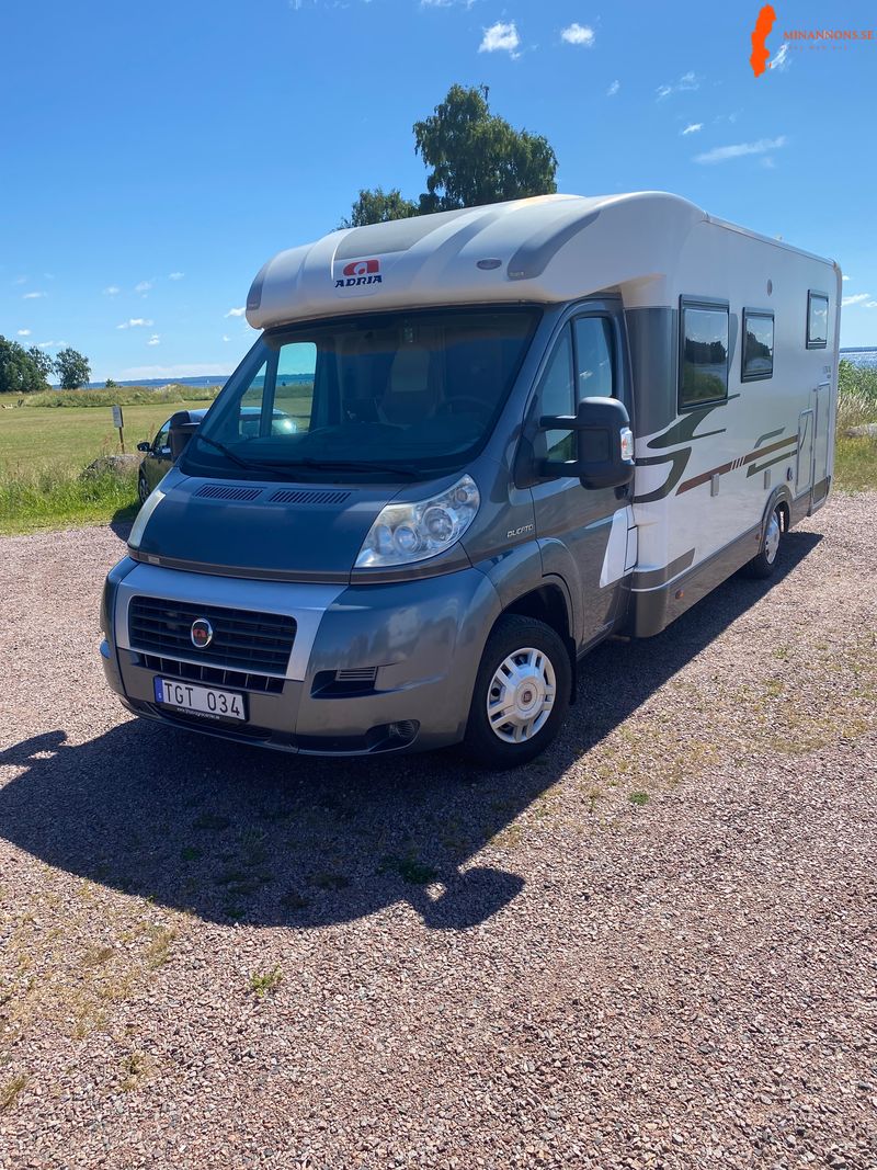 adria-coral-s670sl-2011