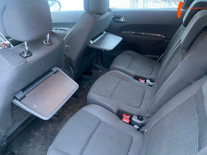 peugeot-5008-16-vti-manuell-120hk-2012