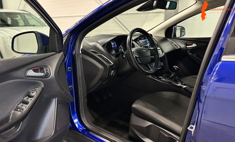 kombi-10-ecoboost-titanium-euro-6-dragkrok