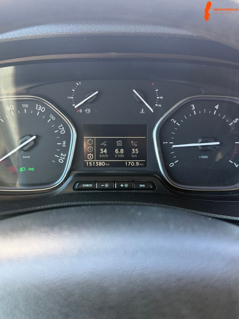 14400mil-besiktad-till-3112-26isolerad-skap-ac-drag-och-mycket-mer