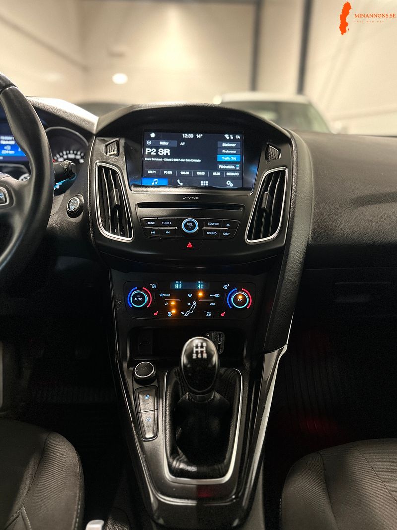 kombi-10-ecoboost-titanium-euro-6-dragkrok