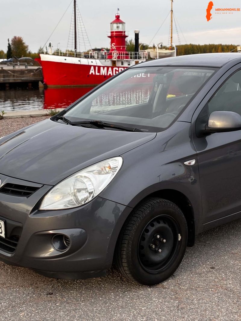 hyundai-i20-2011-nyservad-nybesiktigad-endast-14800mil