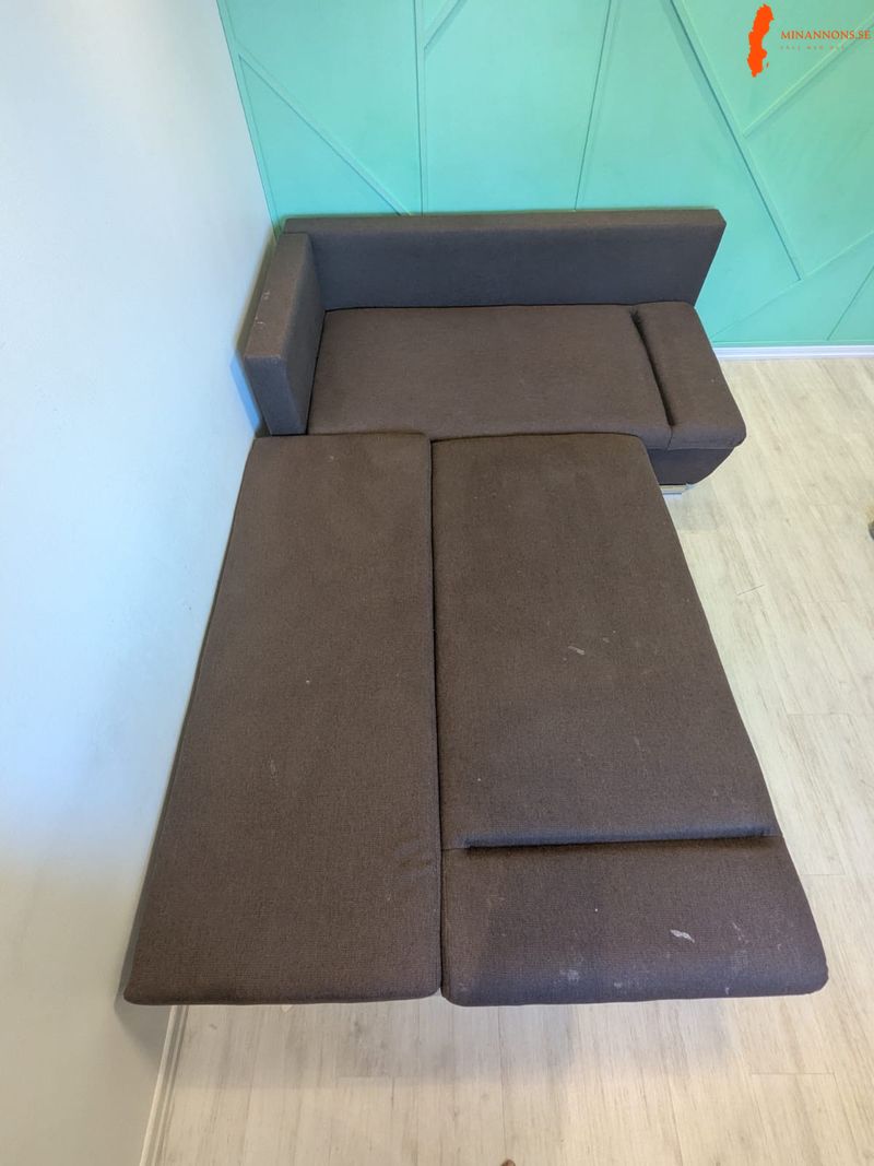 badd-soffa-brun-farg-i-trollhattan-med-forvaring-160-200-cms-mycket
