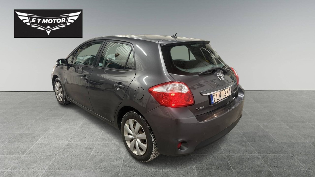 toyota-auris-5-dorrar-16-valvematic-manuell-132hk-2011