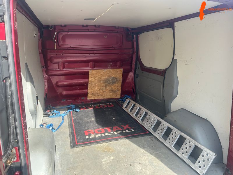 opel-vivaro-i-bra-skick-med-fungerande-ac