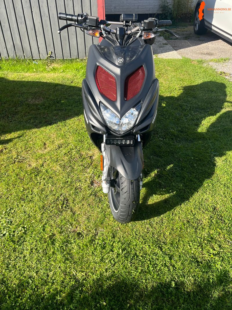yamaha-aerox-2016-naked