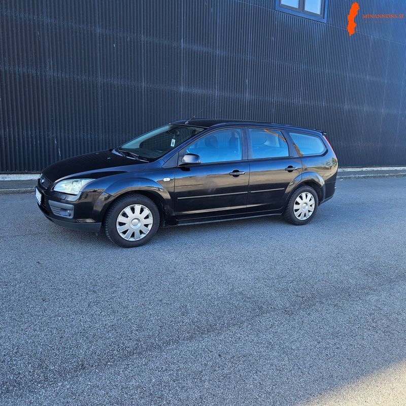 ford-focus-ghia-18-flexifuel