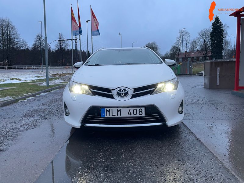 toyota-auris-touring-sports-20-d-4d-man-vhjuldrag