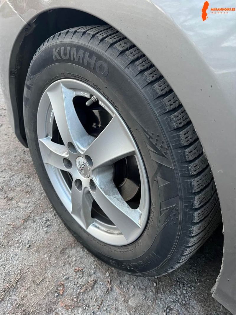 toyota-auris-touring-sports-14-d-4d-manuell-90hk-2013