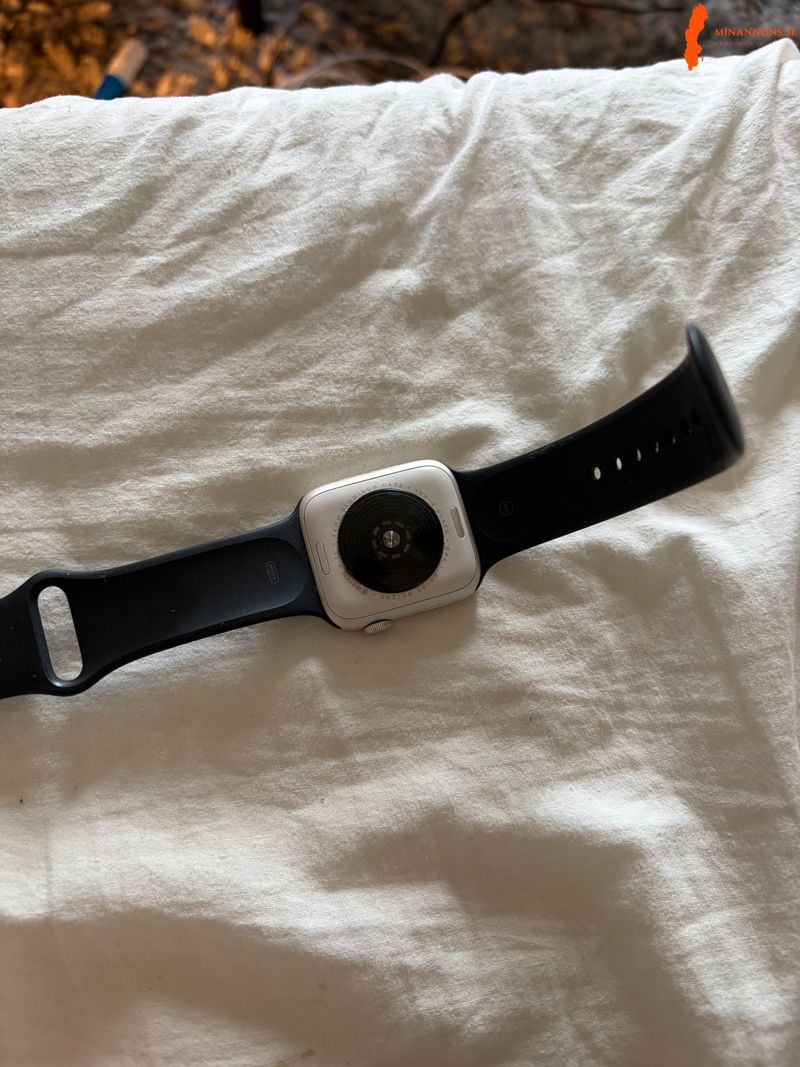apple-watch-se-44mm
