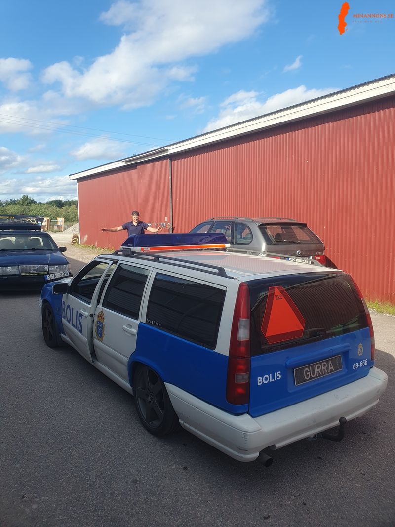 polis-volvo-v70