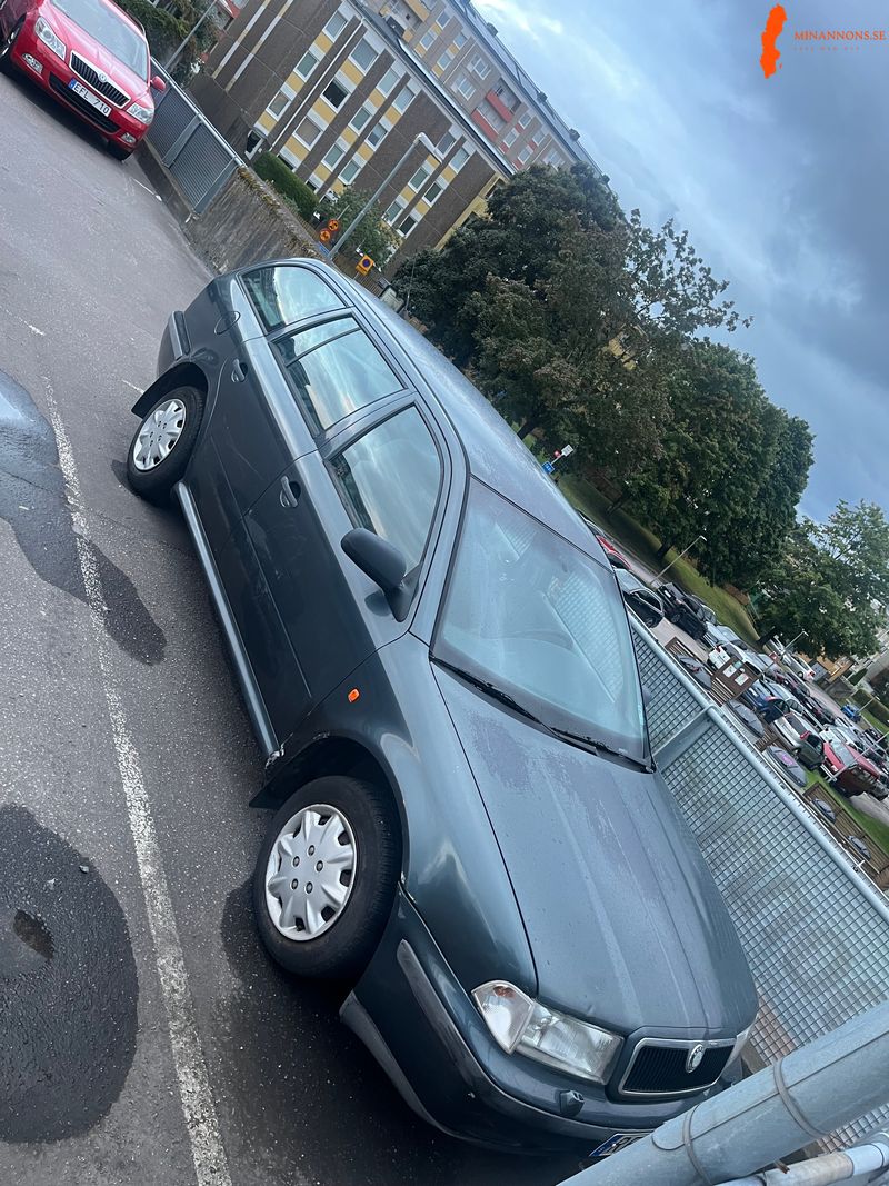 Skoda SKODA OCTAVIA COM LXI1,6 1.6 8V