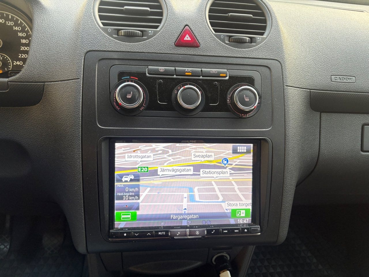 volkswagen-caddy-skapbil-16-tdi-manuell-75hk-2013