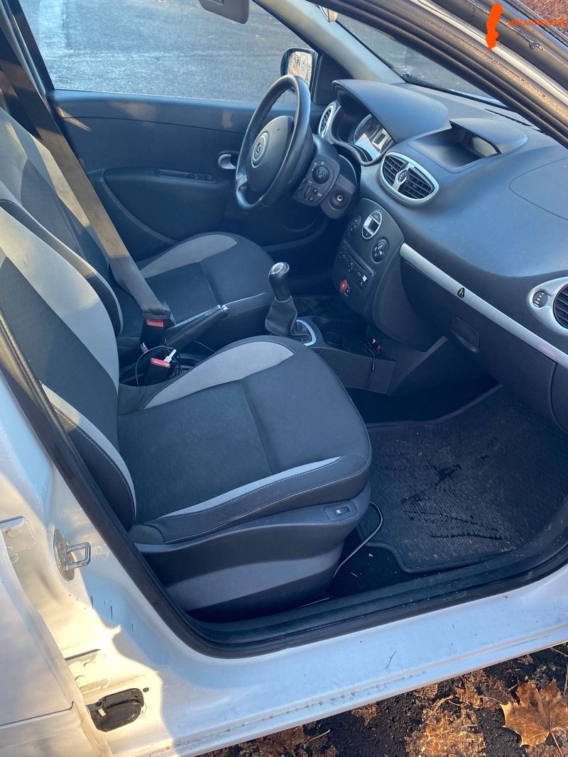 renault-clio-10-saljes-skattad-besiktad